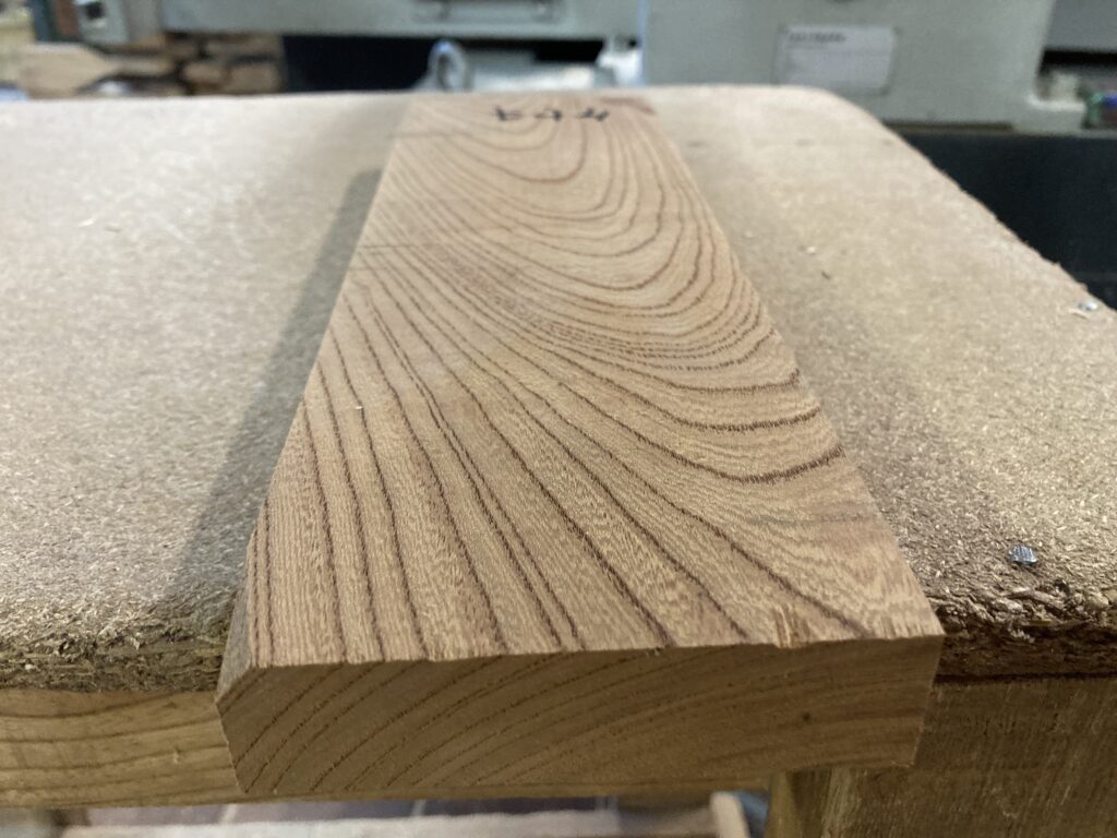 広葉樹ケヤキの木材特徴と見分け方｜木の特徴から家具への活用法まで解説