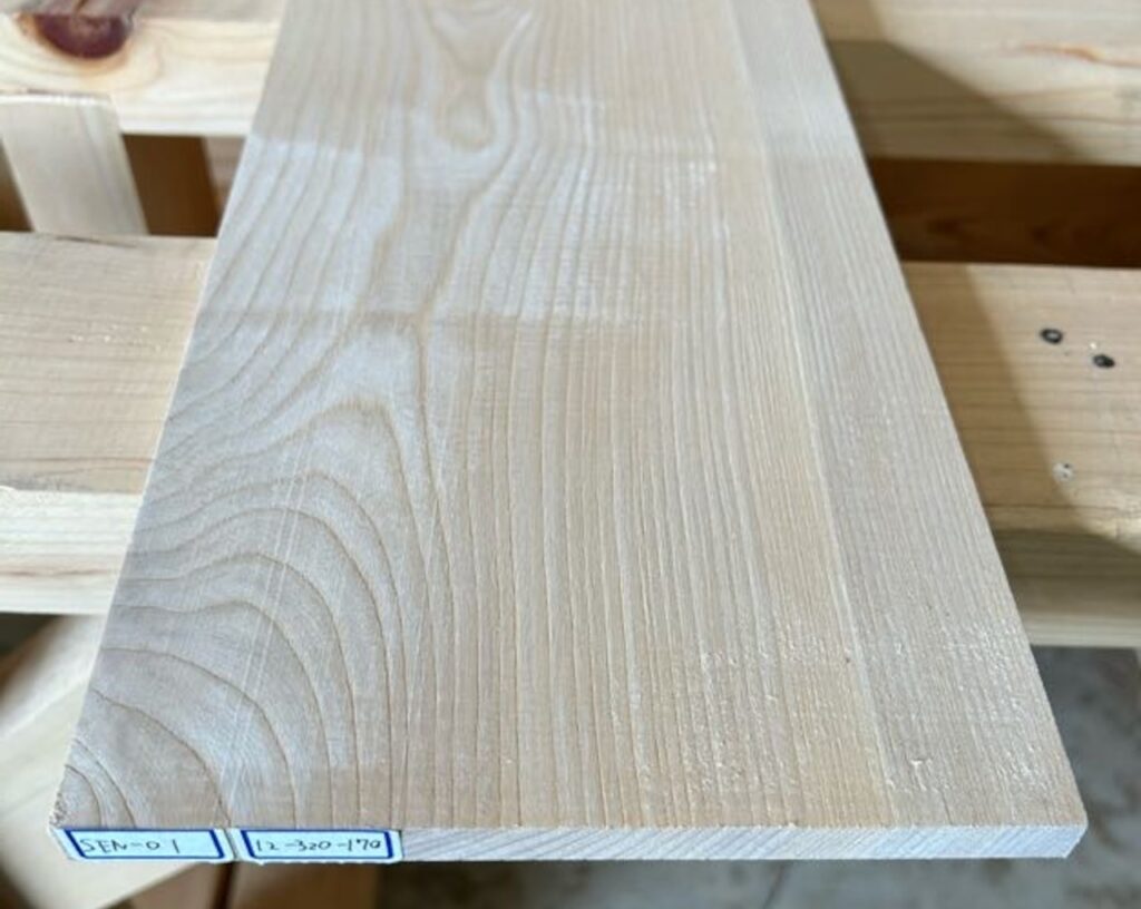 広葉樹ケヤキの木材特徴と見分け方｜木の特徴から家具への活用法まで解説