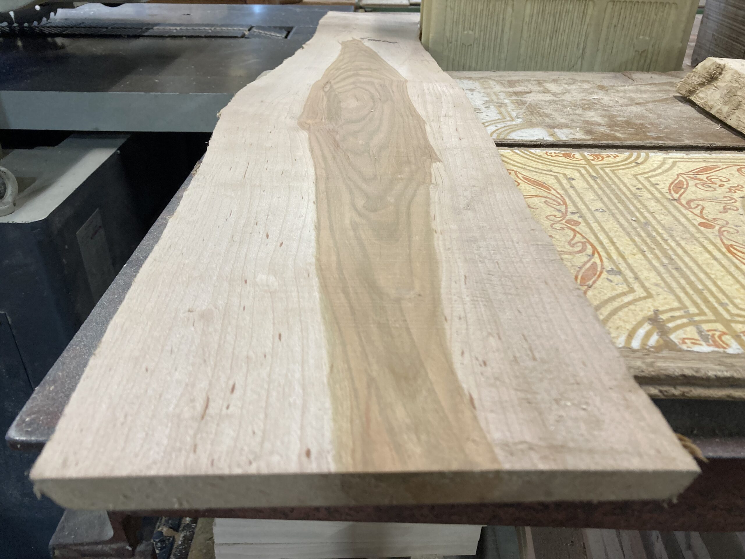 杢目の種類と特徴｜高級家具を引き立てる杢目の選び方